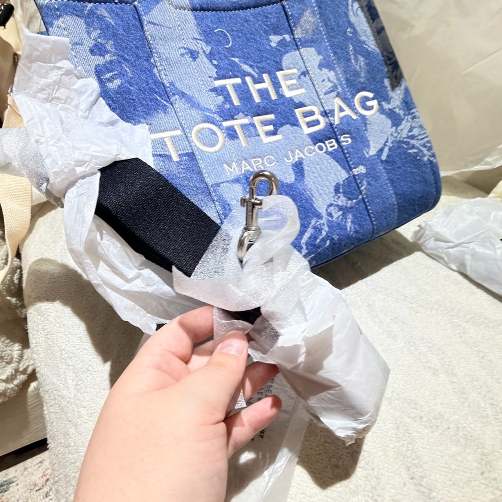 Marc Jacobs Classic Blue Tote - Picture 8 of 10